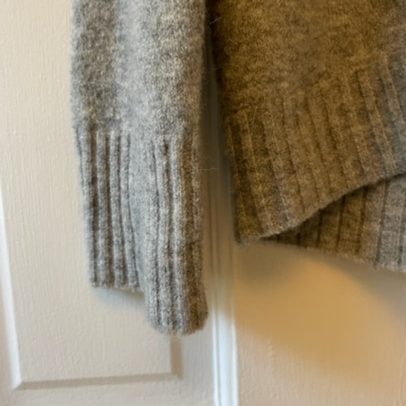 J. Crew Turtleneck Sweater in Supersoft Yarn Grey XS - Picture 7 of 10